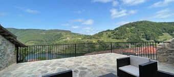 Villa in the Ribeira Sacra, O Batuxo