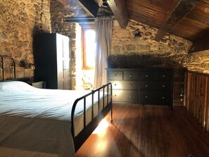 Silitysrauta/-lauta, ilmainen Wi-Fi, vuodevaatteet