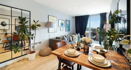 Stylish 1-Bed Apt with Balcony & Canal Views