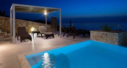 Villa Oceanis Country House with Sea View, Wi-Fi, and Air Conditioning