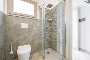 Shower, hair dryer, towels - Mia Rooms: double room with private bathroom and patio (Villasimius)