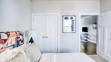 Deluxe-Apartment | Schreibtisch, laptopgeeigneter Arbeitsplatz, kostenloses WLAN