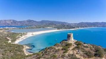 Una spiaggia nelle vicinanze