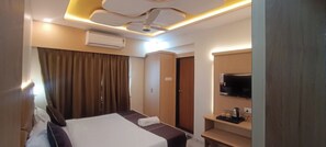 Economy Room | Desk - Hotel President Pride (Nagpur)