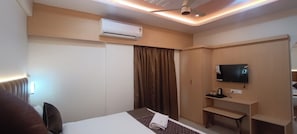 Economy Room | Desk - Hotel President Pride (Nagpur)