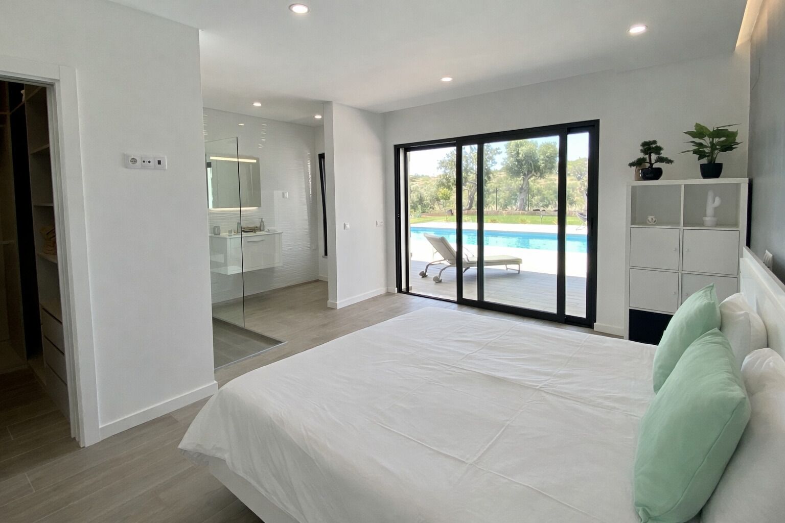 7 bedrooms, in-room safe, iron/ironing board, travel cot