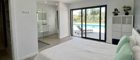 7 bedrooms, in-room safe, iron/ironing board, travel cot