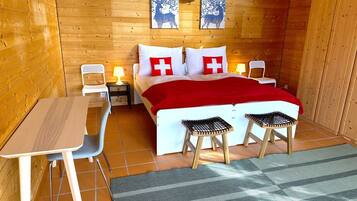 4 bedrooms, desk, travel crib, WiFi