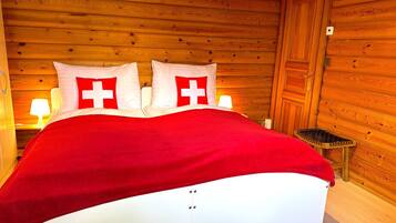 4 bedrooms, desk, travel crib, WiFi