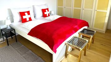 4 slaapkamers, een bureau, reisbedje, wifi