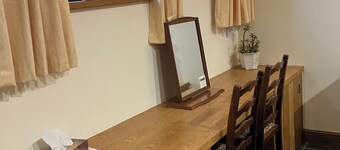 Cottage in Nuneaton - Sleeps 2 - Parking - Garden