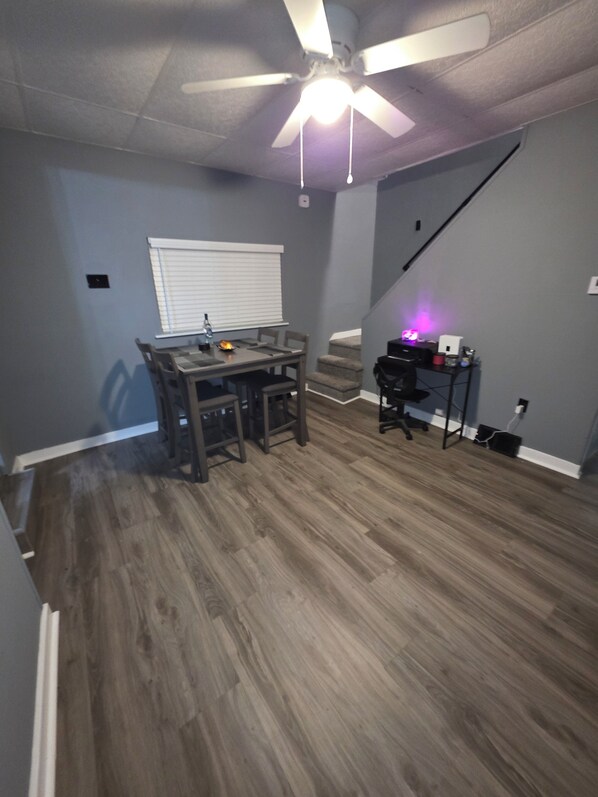 Dining - Pittsburgh’s Newest Jacuzzi & Fire Pit Urban Lodge (Pittsburgh)