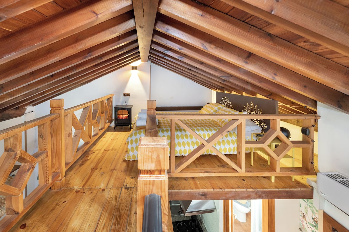 Espacio para trabajar con laptop y wifi gratis