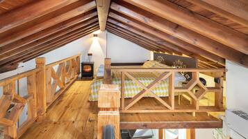 Deluxe Apartment | Laptop workspace, free WiFi