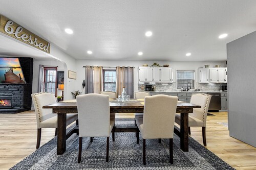 5 bedroom/6 bed 2 bath house close to Shattuck St Mary's