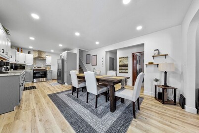 5 bedroom/6 bed 2 bath house close to Shattuck St Mary's