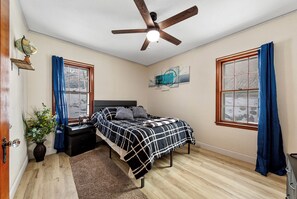 5 Schlafzimmer, Bügeleisen/Bügelbrett, kostenloses WLAN, Bettwäsche