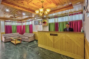 Reception - Hotel Sunlight Manali (Manali)