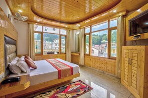 Junior Suite | Premium bedding, free WiFi, bed sheets
