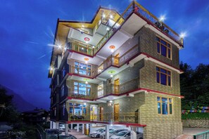 Front of property - Hotel Sunlight Manali (Manali)