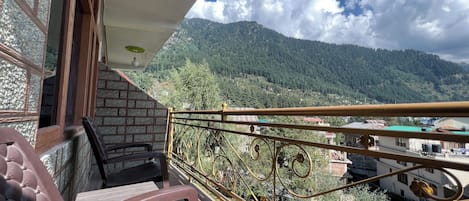 Chambre triple supérieure | Vue du balcon