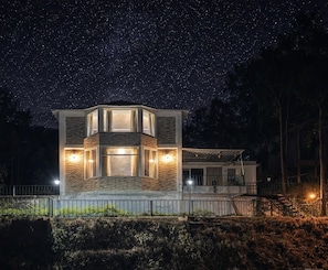Exterior - Lans Bliss Villa 3BHK with Sunset View by Homeyhuts (Lansdowne)