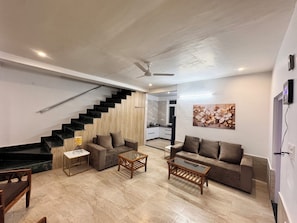 Living area - Lans Bliss Villa 3BHK with Sunset View by Homeyhuts (Lansdowne)