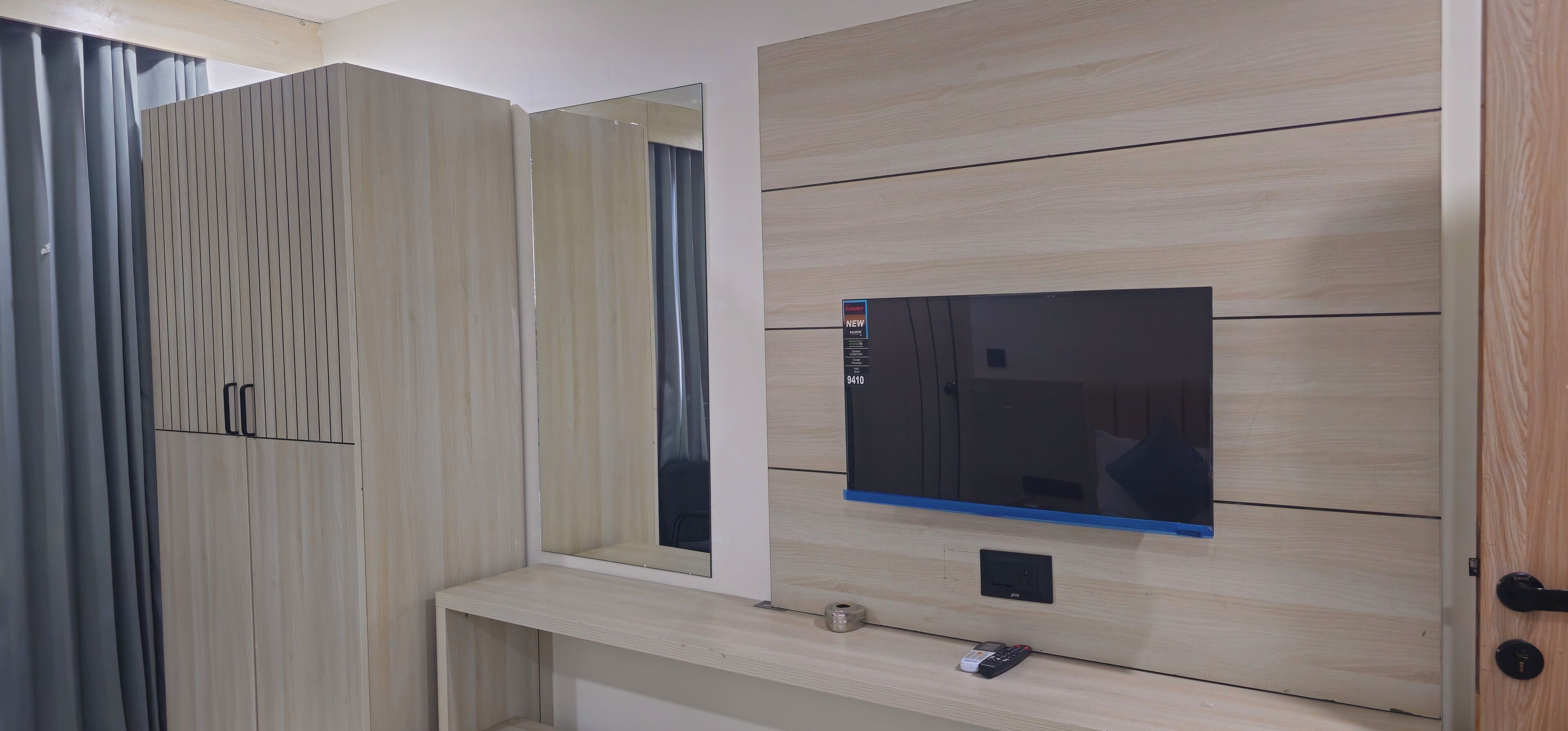 Deluxe Double Room, City View | Interior