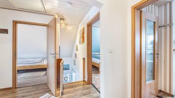 Iron/ironing board, WiFi, bed sheets