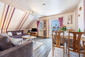 Fernseher, DVD-Player, Stereoanlage