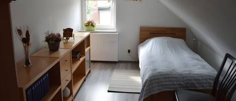 Iron/ironing board, WiFi, bed sheets