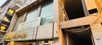 Roomshala Hotel Crown