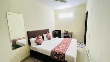 Deluxe tweepersoonskamer, balkon | Een bureau, gratis wifi