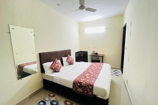 Deluxe Double Room, Balcony | Desk, free WiFi, bed sheets