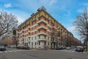 Exterior - HomeLovers Two Rooms Close to City Life MM1 Metro (Milano)