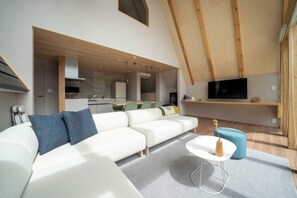 ラグジュアリー ヴィラ レイクビュー | リビング エリア