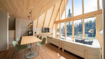 Luksusvilla, utsikt mot innsjø | Innvendig