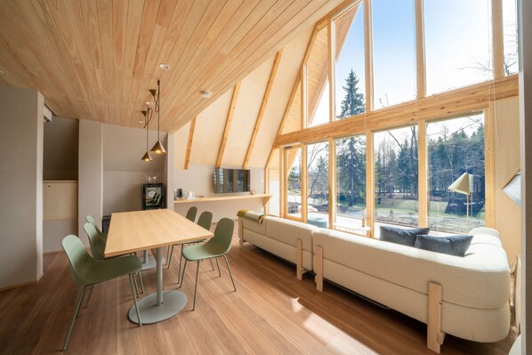 Villa de lujo, vista al lago | Interior