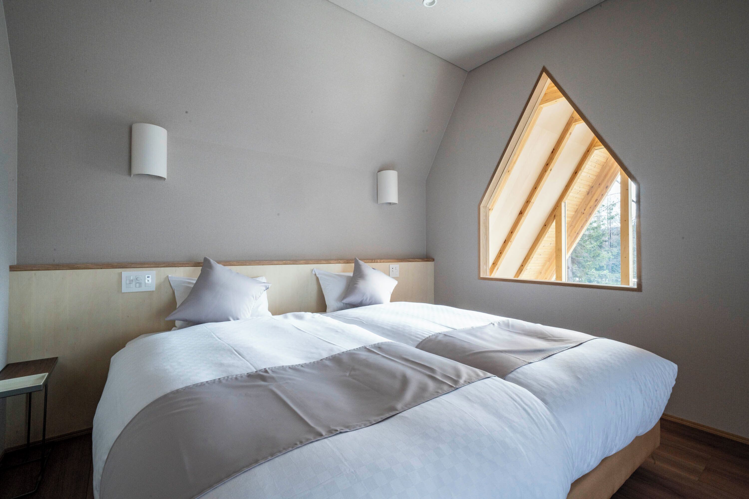 Luxury Villa, Lake View | Free WiFi, bed sheets