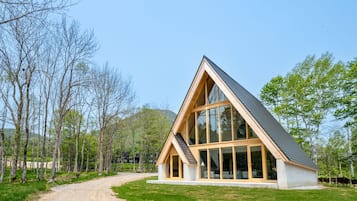 Luksusvilla, utsikt mot innsjø | Eksteriør