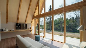 Luxury Villa, Lake View | Free WiFi, bed sheets