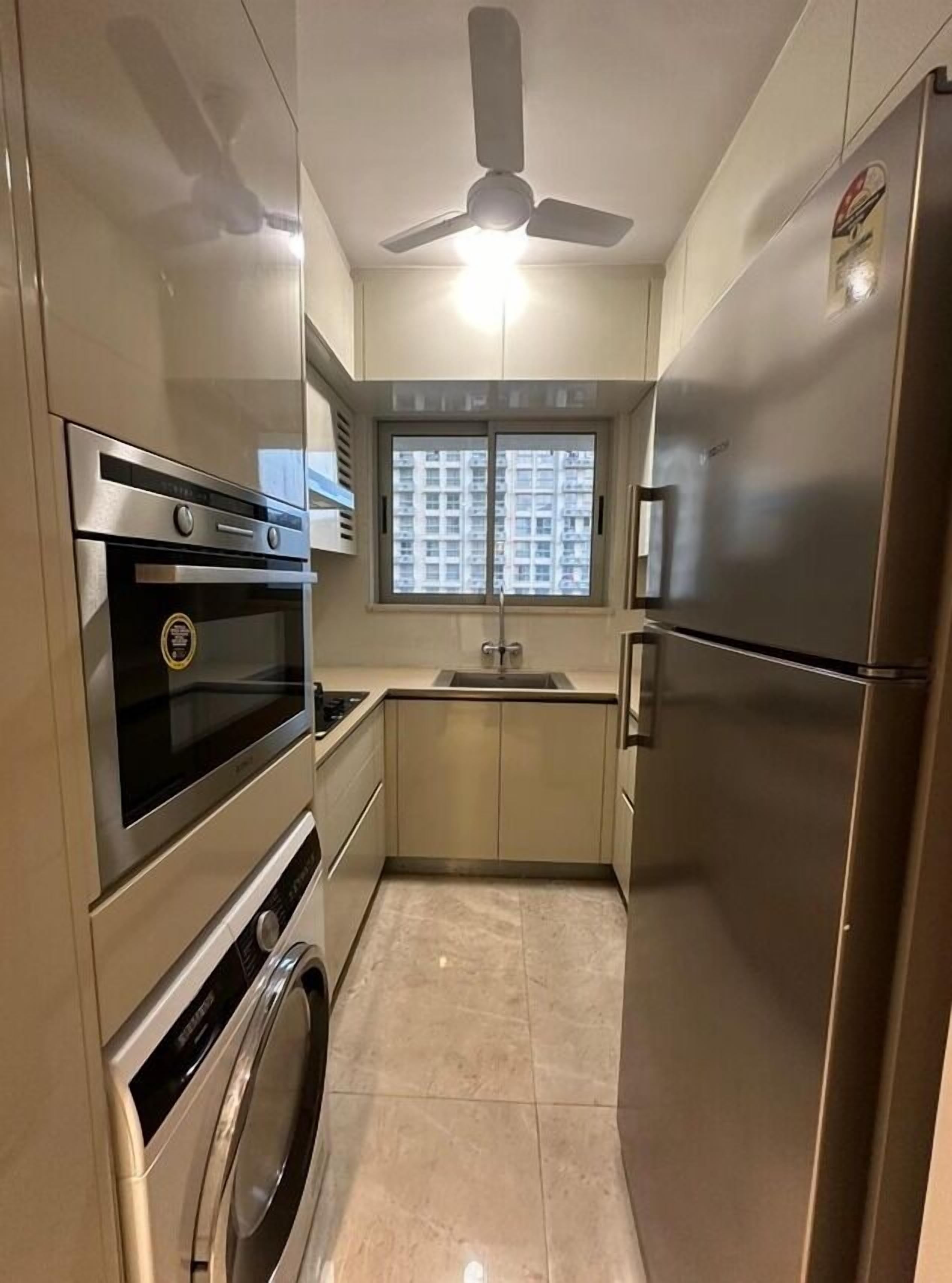 Fridge, stovetop, cookware/dishes/utensils, dining tables