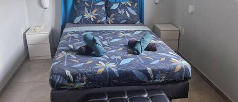 1 bedroom, iron/ironing board, internet, bed sheets