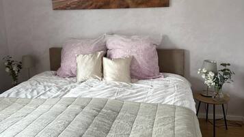 2 slaapkamers, een strijkplank/strijkijzer, wifi, beddengoed