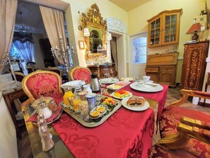 Free daily local cuisine breakfast - REZIDENCE ZÁMEČEK - BOUTIQUE HOTEL (Františkovy Lázně)