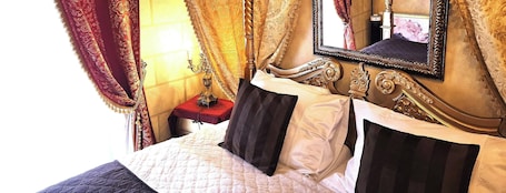 Signature Room | Individually decorated, iron/ironing board, free WiFi, bed sheets. REZIDENCE ZÁMEČEK - BOUTIQUE HOTEL