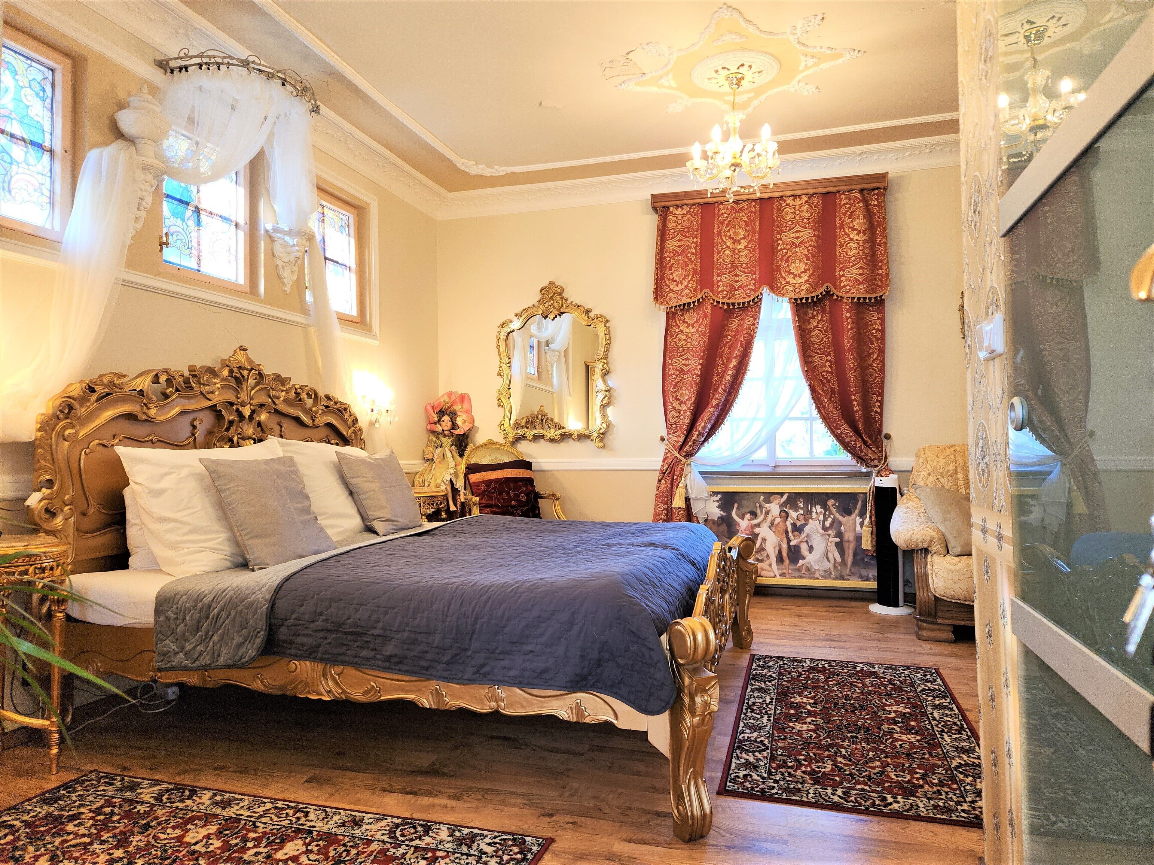Signature Room | Individually decorated, iron/ironing board, free WiFi, bed sheets