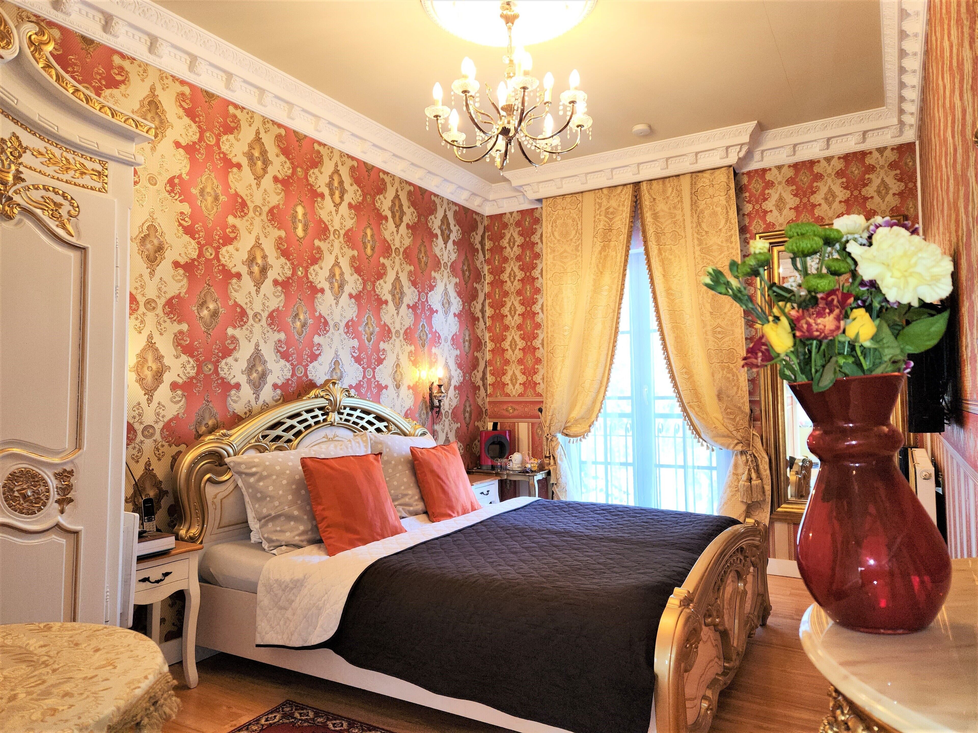 Deluxe Double Room | Individually decorated, iron/ironing board, free WiFi, bed sheets