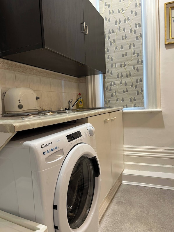 Room, 1 Bedroom | Laundry - Room-lancaster Gate Studio Bayswater Roa (London)