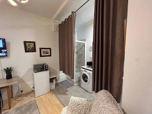 Room, 1 Bedroom | Interior - Room-lancaster Gate Studio Bayswater Roa (London)